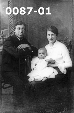 Wilfred & Gladys Banks with baby Dick - 1919
